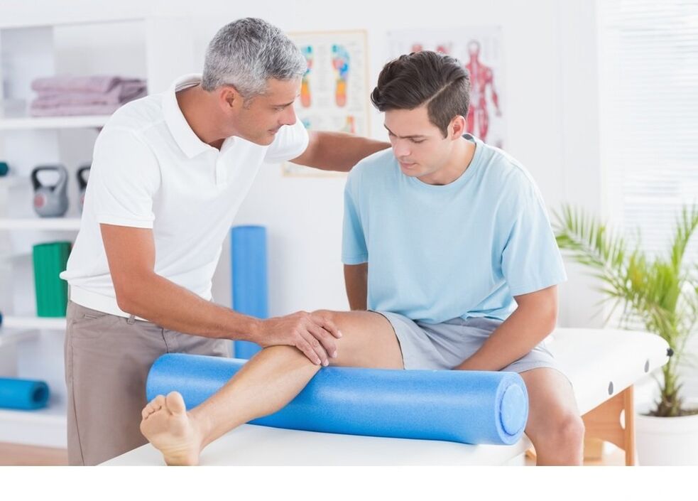 A doctor with an osteoarthritis of the legs
